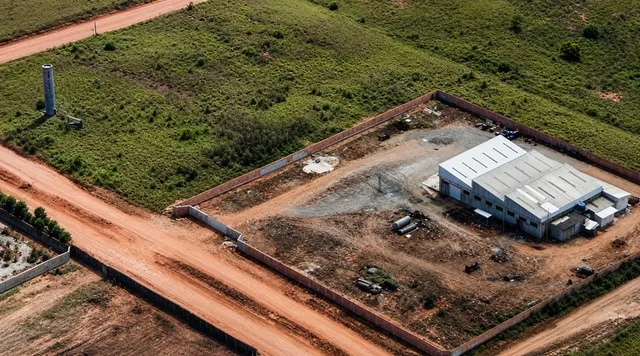 Vista aérea do terreno de 10.000 m² da fábrica