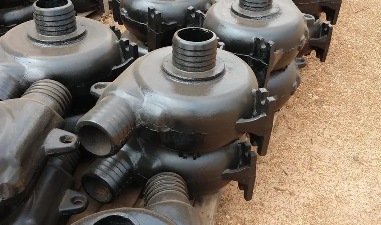 Carcaças de bomba fundidas e pintadas prontas para expedição